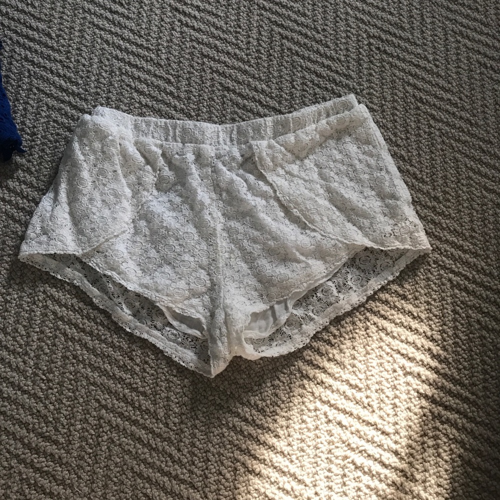 Gab x Kate White lace shorts